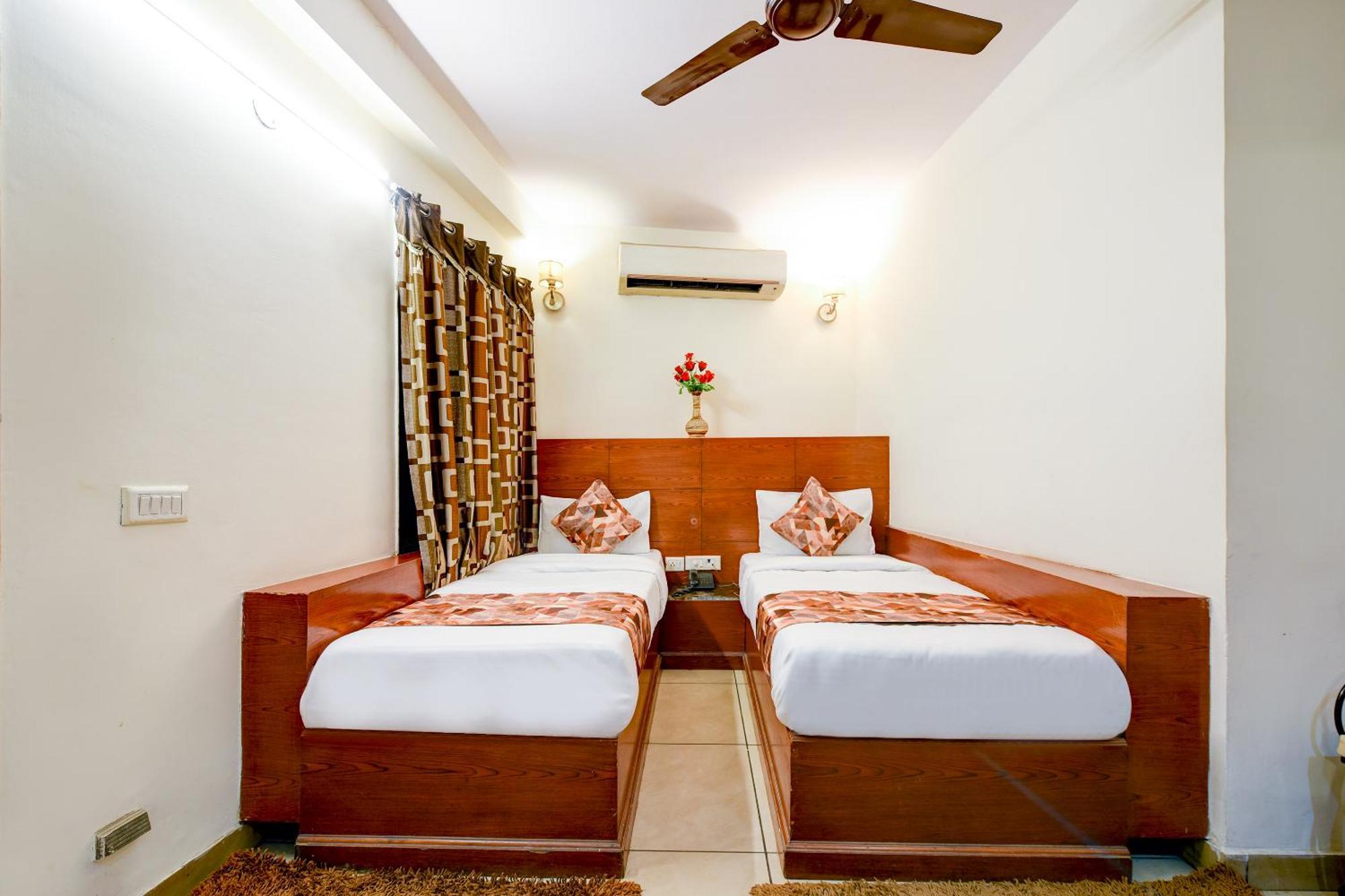 Hotel Le Grand - Walk-In From Rk Ashram Metro Station New Delhi Exterior foto