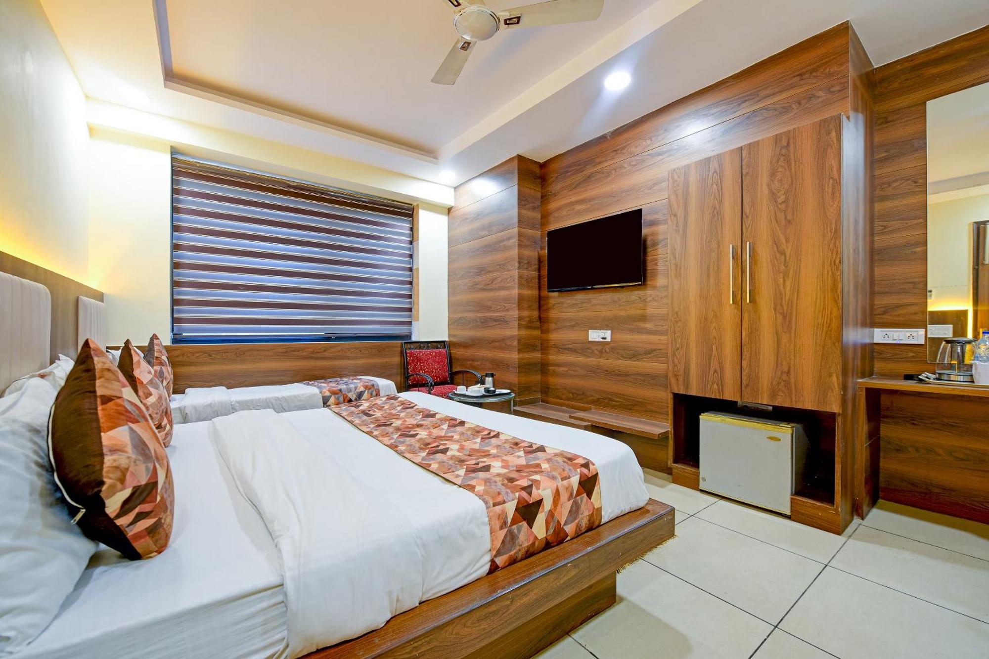 Hotel Le Grand - Walk-In From Rk Ashram Metro Station New Delhi Exterior foto