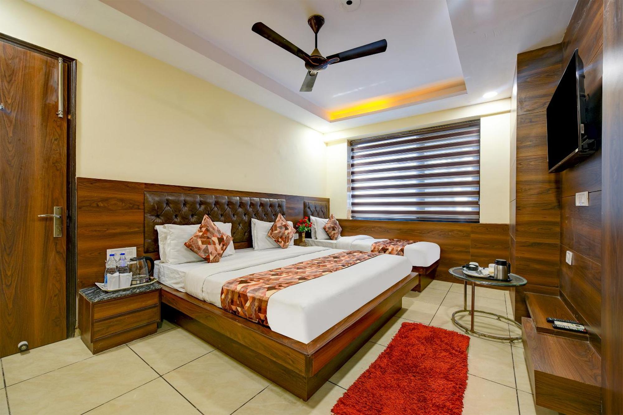 Hotel Le Grand - Walk-In From Rk Ashram Metro Station New Delhi Exterior foto