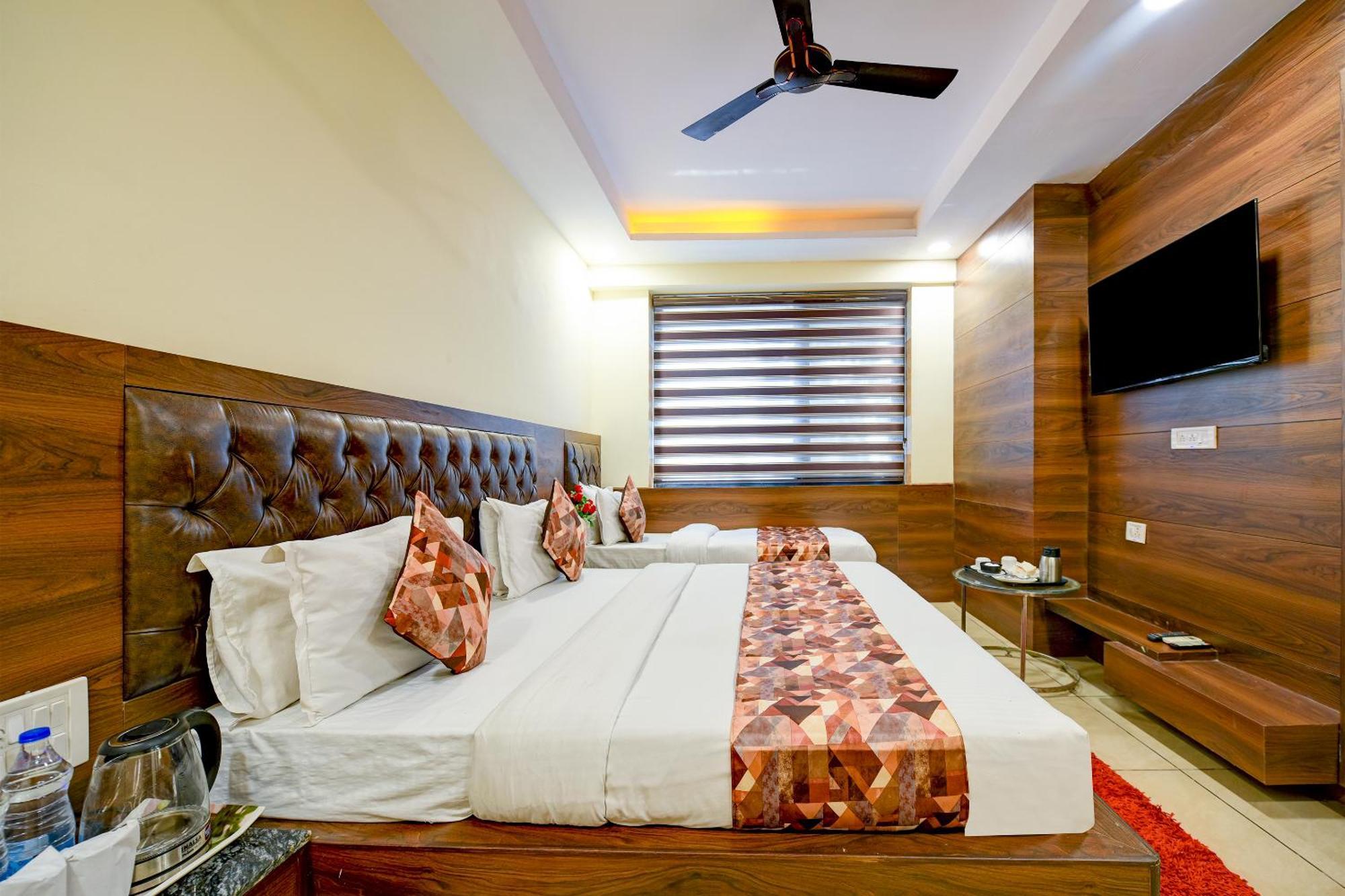 Hotel Le Grand - Walk-In From Rk Ashram Metro Station New Delhi Exterior foto