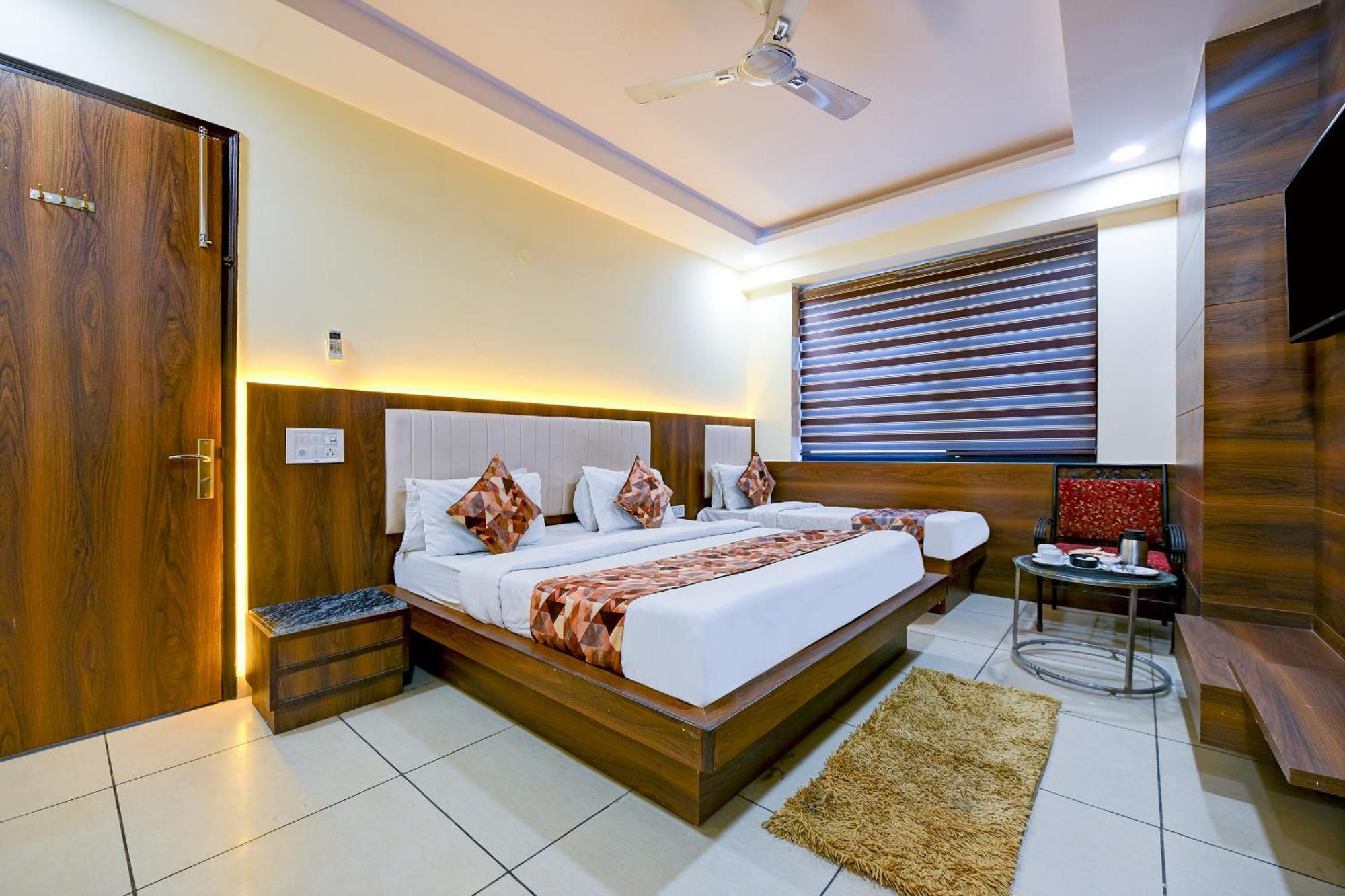 Hotel Le Grand - Walk-In From Rk Ashram Metro Station New Delhi Exterior foto