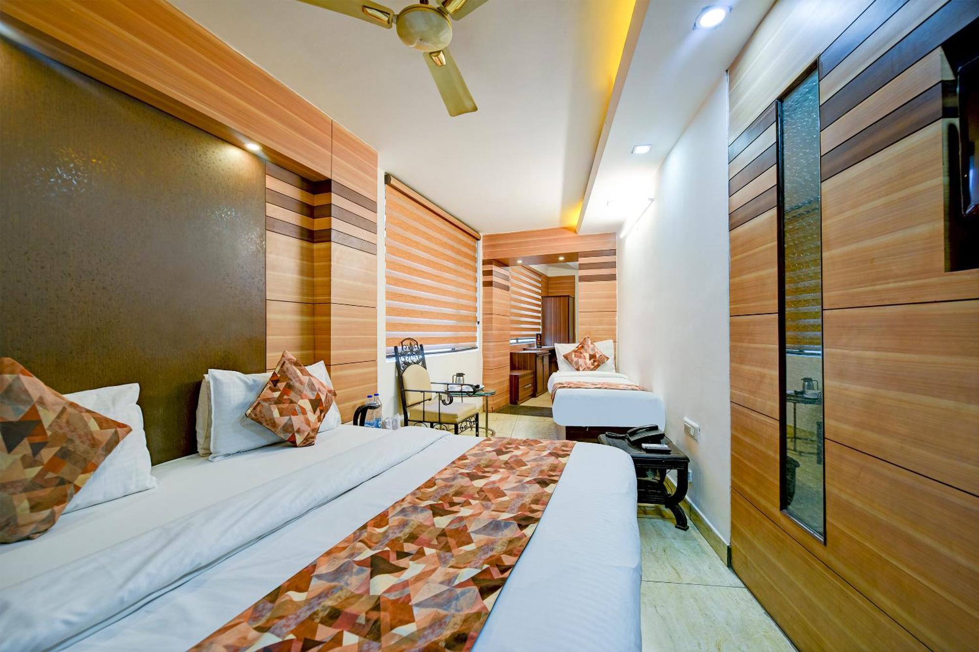 Hotel Le Grand - Walk-In From Rk Ashram Metro Station New Delhi Exterior foto