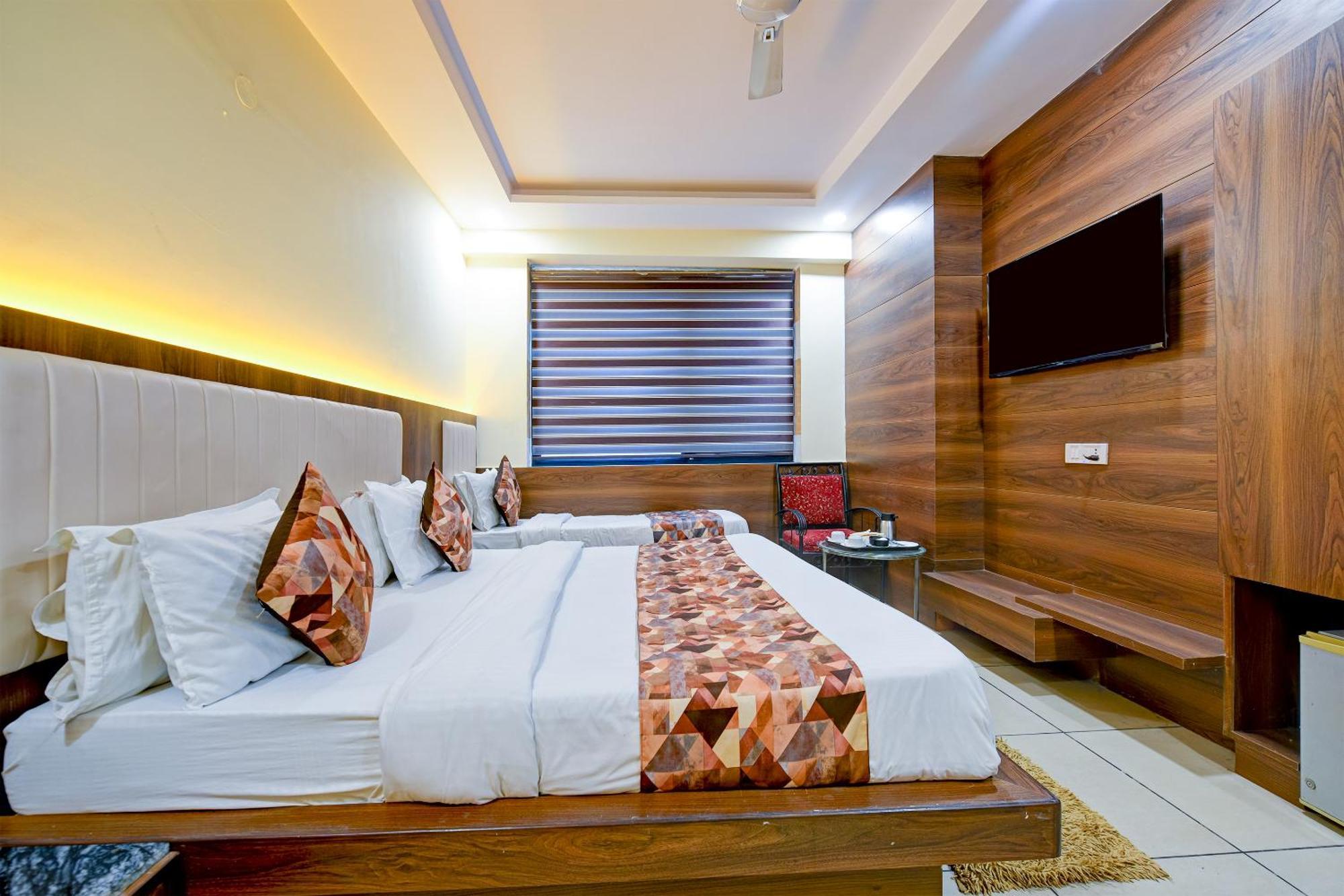 Hotel Le Grand - Walk-In From Rk Ashram Metro Station New Delhi Exterior foto